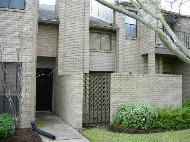 10811 Richmond Avenue - Photo 1