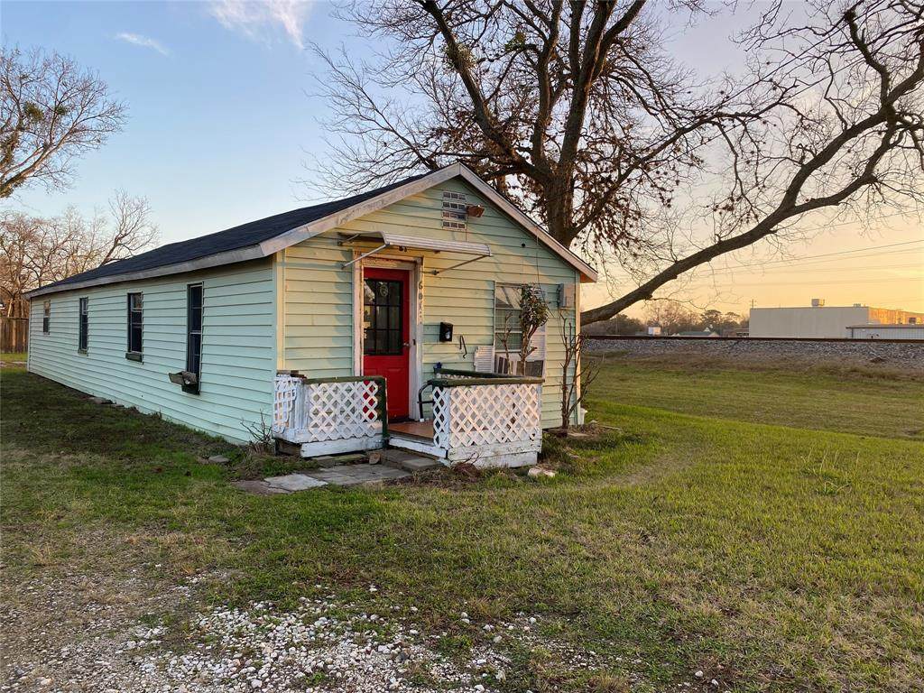 601 East Main St - Photo 1