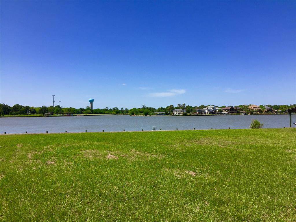205 Lakeshore Drive - Photo 1