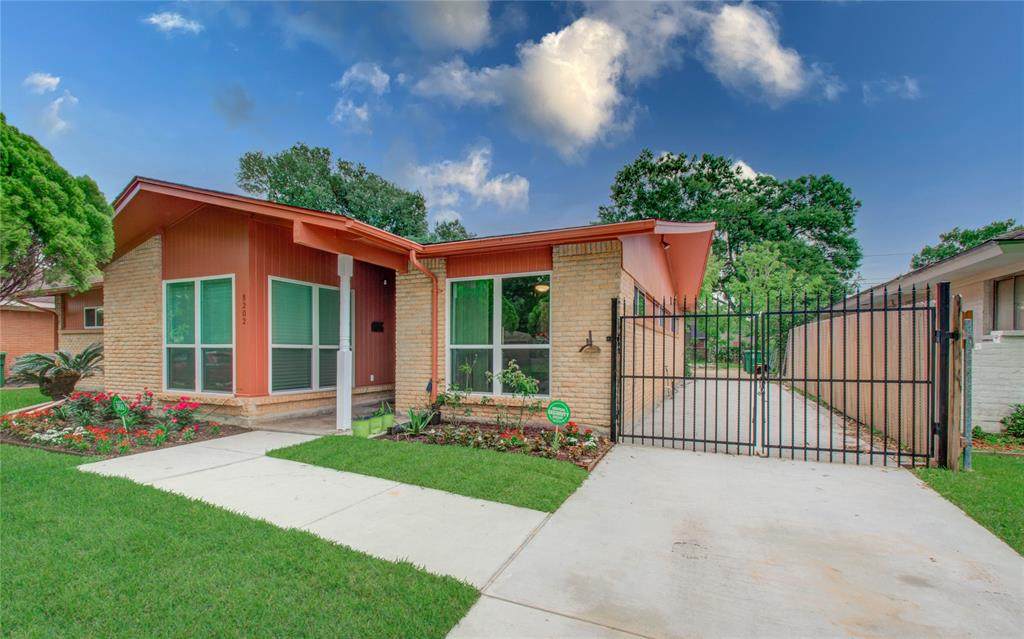 8202 Glenscott Street - Photo 1