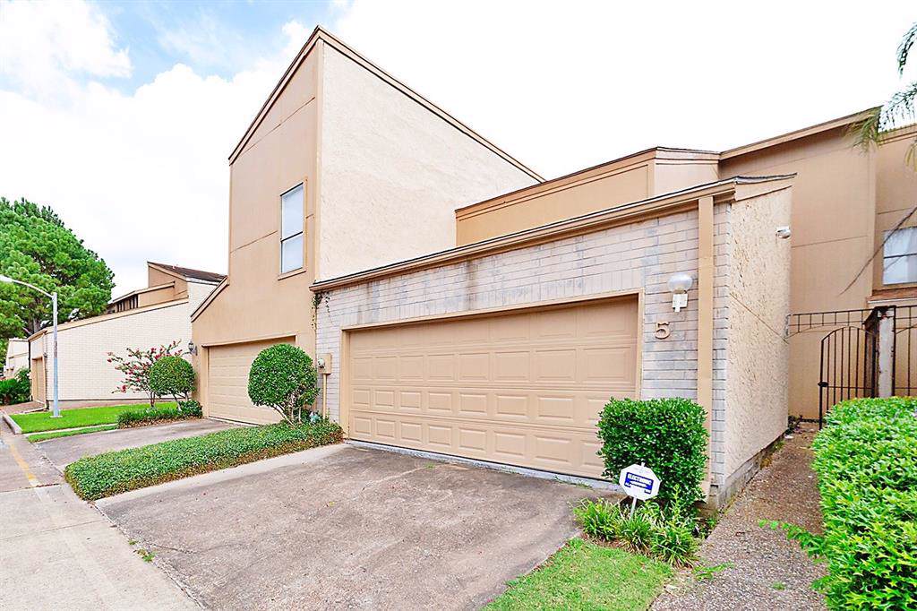 880 Tully - Photo 1