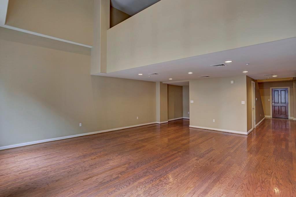 914 Main - Photo 1