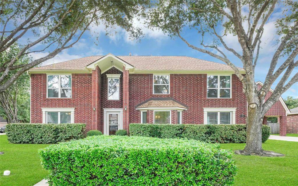 512 Twin Pines Drive - Photo 1