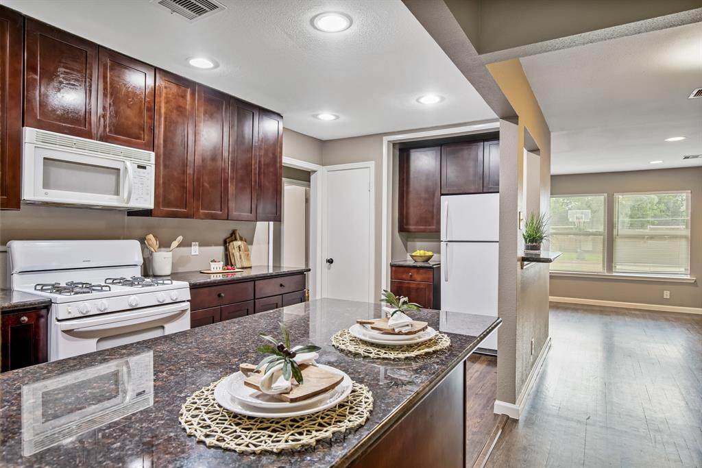 3623 Trailwood Drive - Photo 1