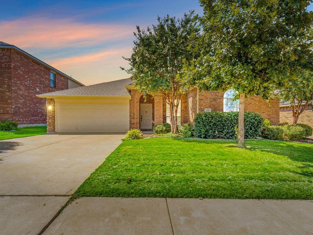 525 Braewick Drive - Photo 1