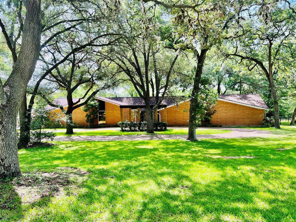 951 Oak Street - Photo 1