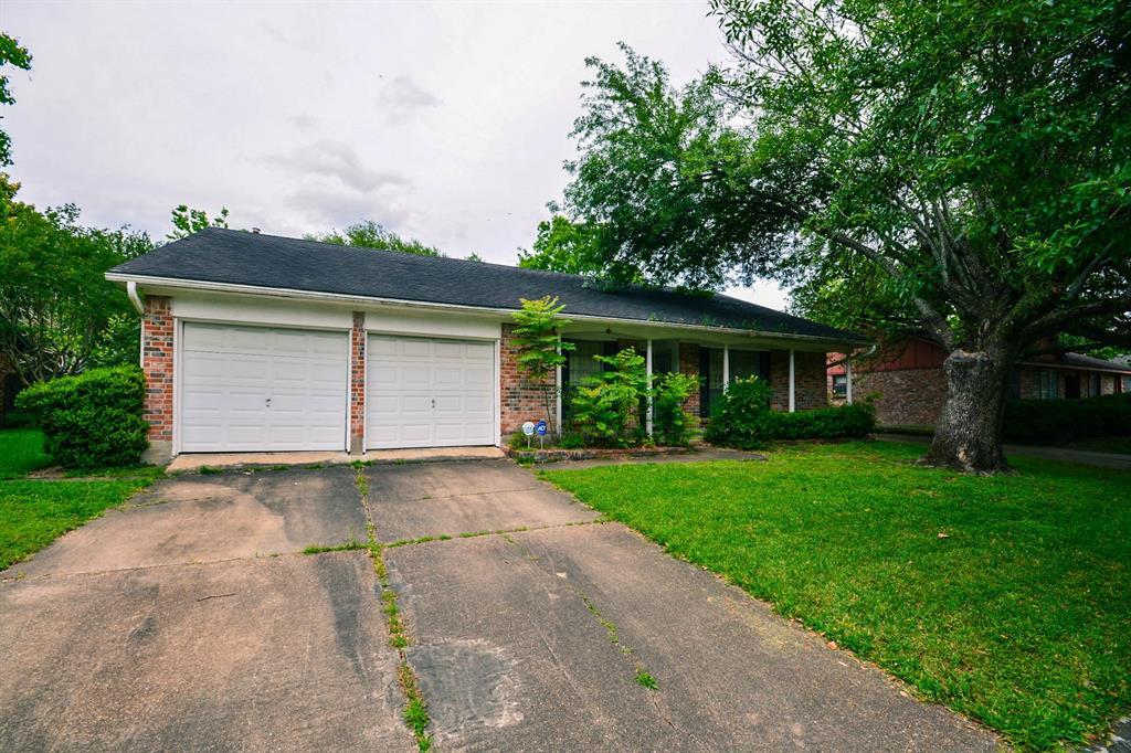 9006 Roos Road - Photo 1
