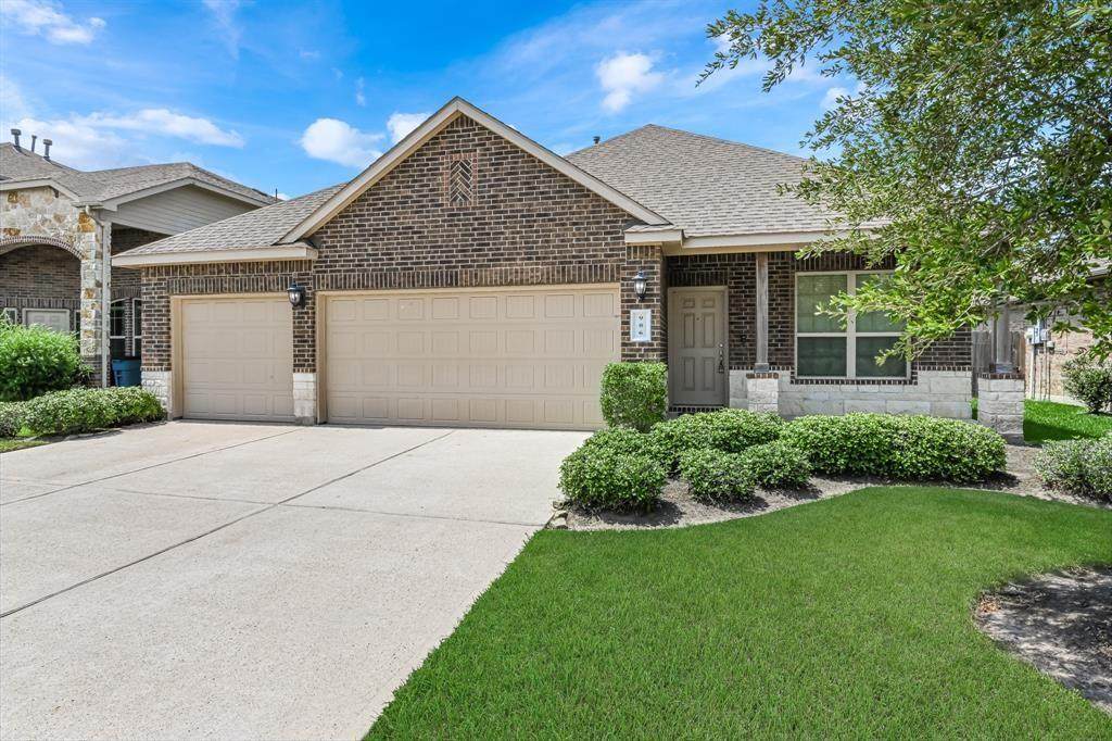 906 Fairway Drive - Photo 1