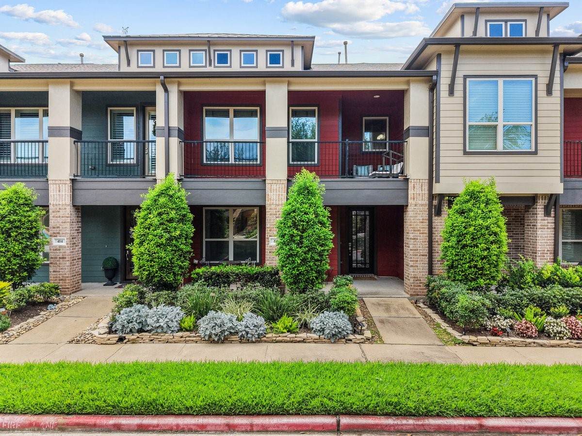 416 Via Regatta Drive - Photo 1