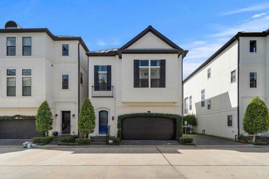 8905 Lakeshore Bend Drive - Photo 1
