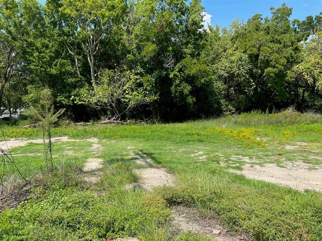 116 Avenue M - Photo 1
