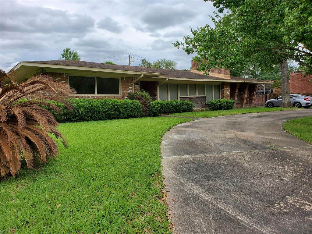 3521 N Braeswood Boulevard - Photo 1