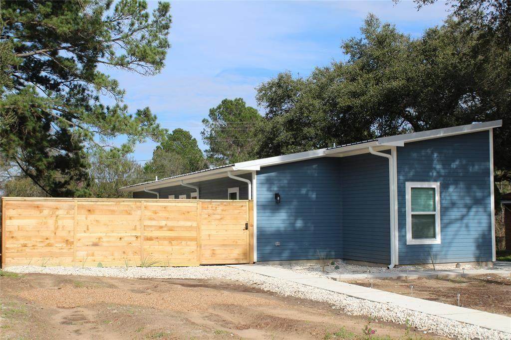 224 Oak Street - Photo 1