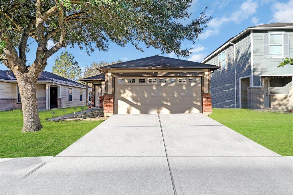 8510 Village Hollow Lane - Photo 1