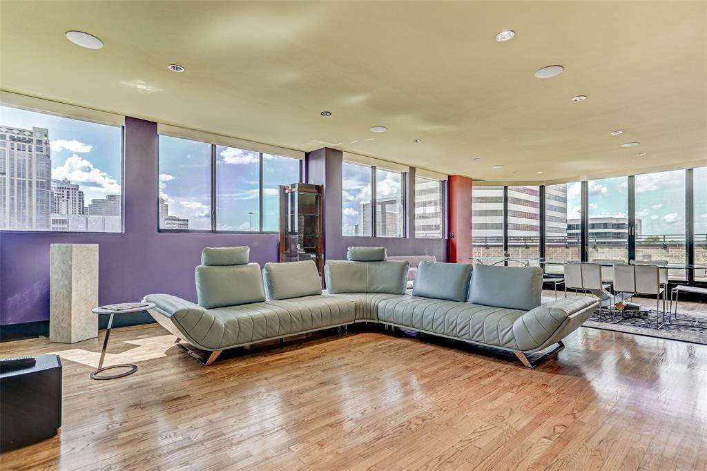 21 Briar Hollow Lane - Photo 1