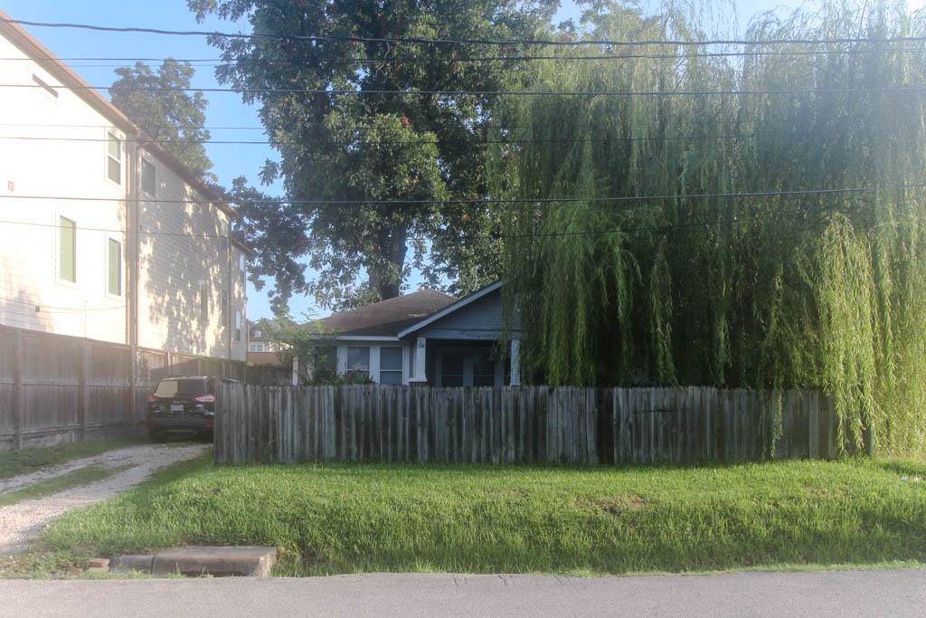 1107 27th Street - Photo 1