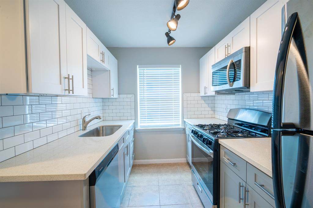 2501 Delano - Photo 1