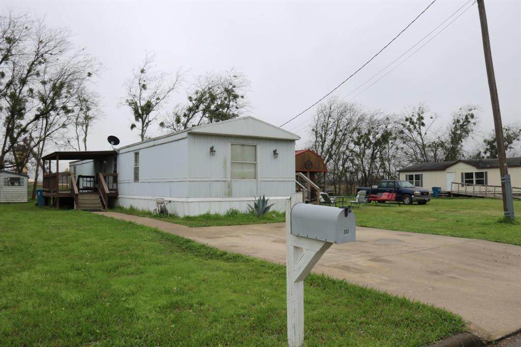 203 Camelot Lane - Photo 1