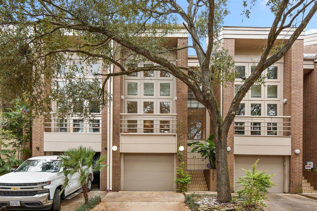 2404 Yupon Street - Photo 1