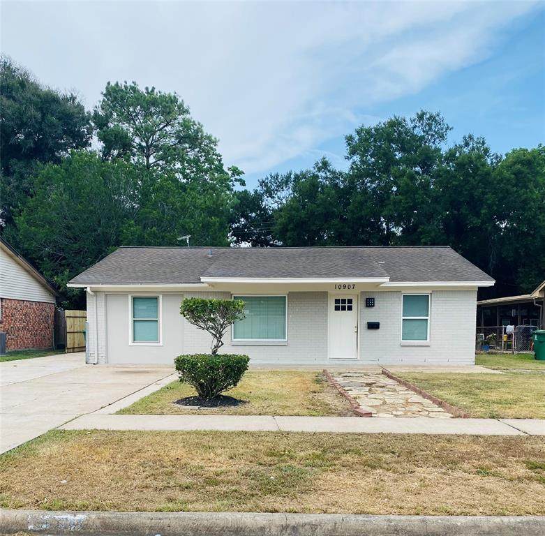 10907 Keese Drive - Photo 1