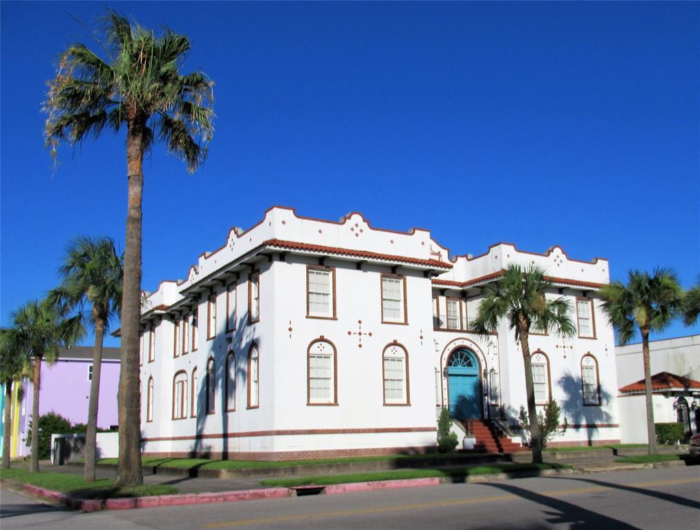 902 22nd Street - Photo 1