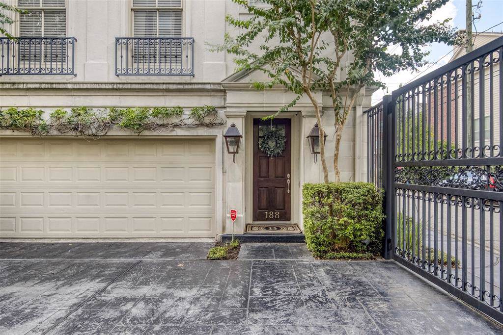 188 Oak Place Drive - Photo 1