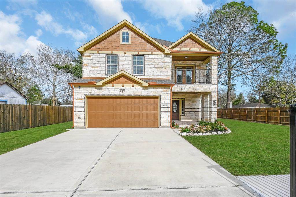 1808 W Adoue Street - Photo 1