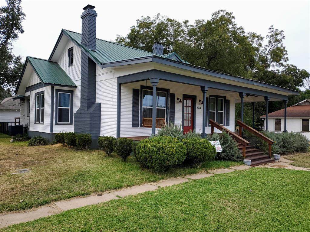 1203 Saint Lawrence Street - Photo 1
