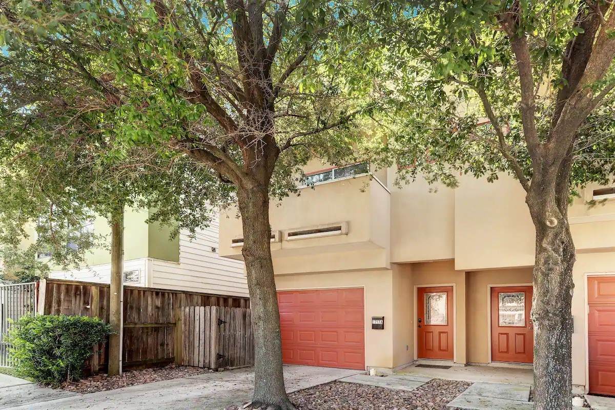 1717 Thompson Street - Photo 1