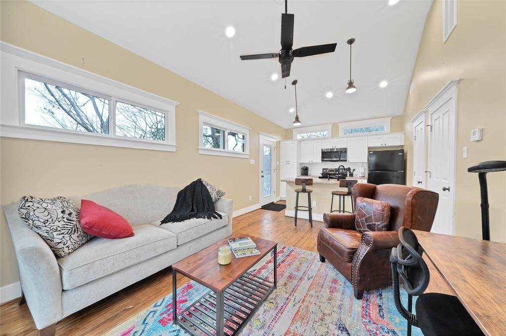 811 Avenue Of Oaks Street - Photo 1
