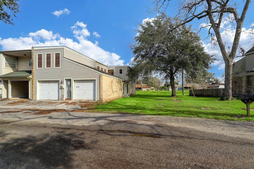 2223 Par Lane - Photo 1