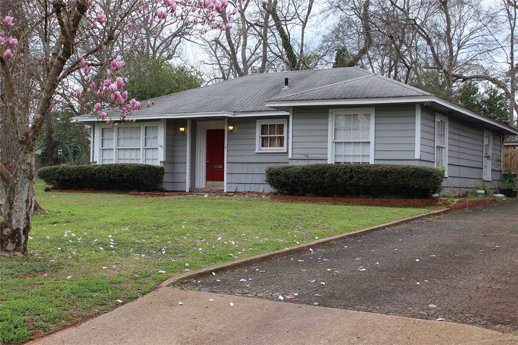 306 Pecan Drive - Photo 1