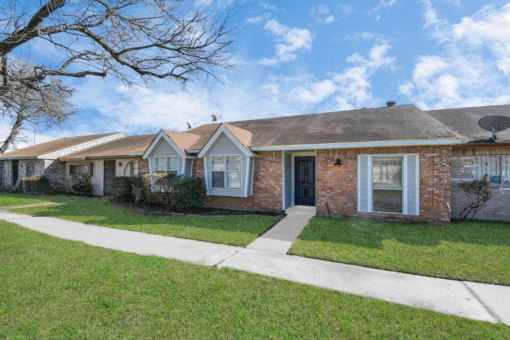 15207 Buckle Ln - Photo 1