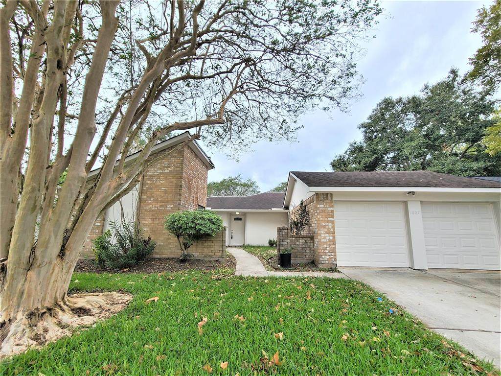 1007 Landing Boulevard - Photo 1