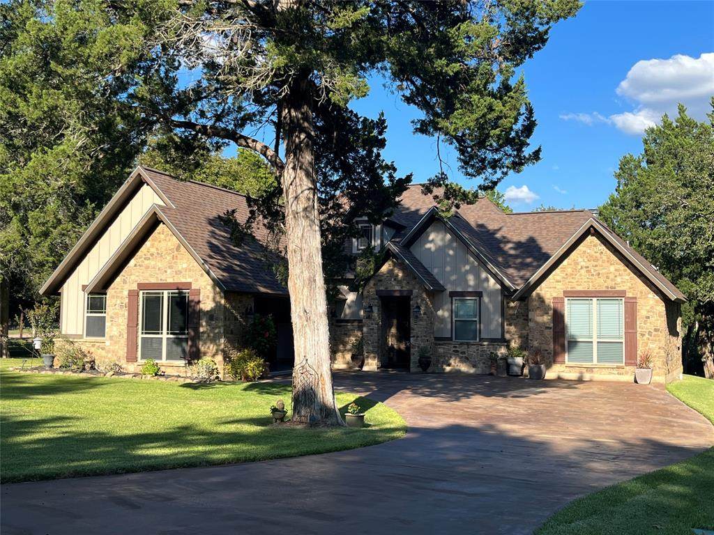 613 Pinehurst Drive - Photo 1