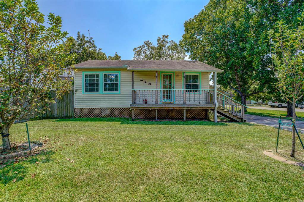 419 Bayshore Drive - Photo 1