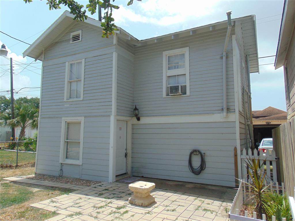 5113 Avenue O 1/2 - Photo 1