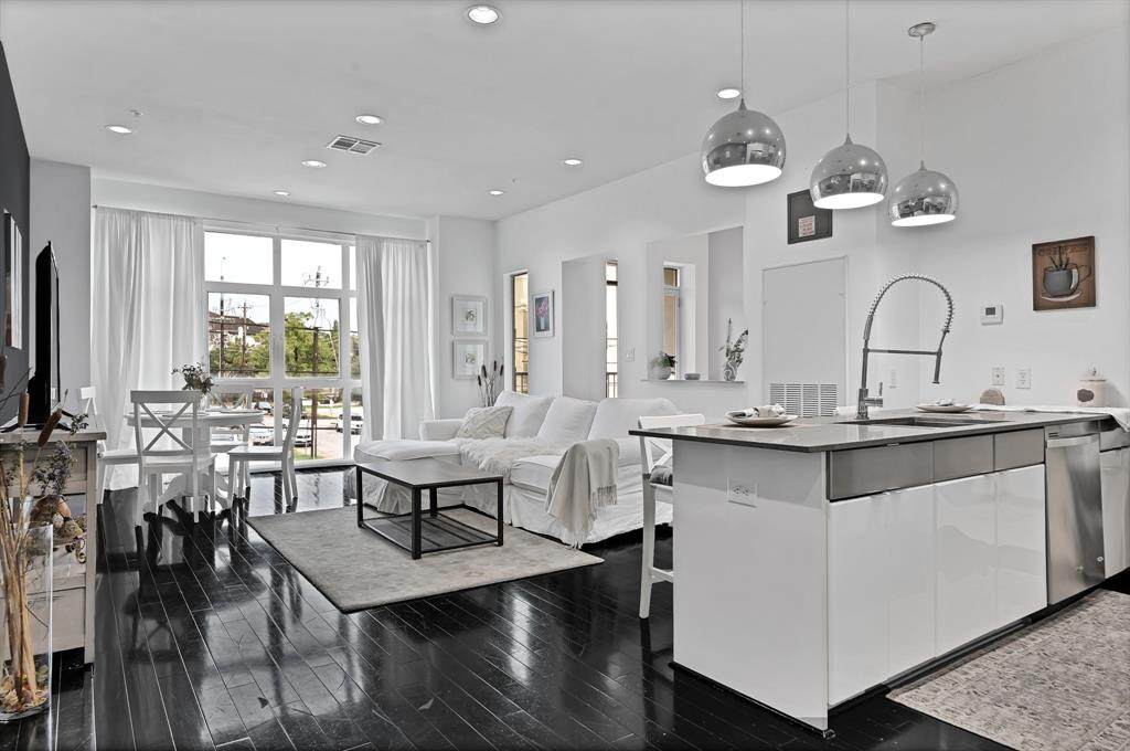207 Pierce Street - Photo 1