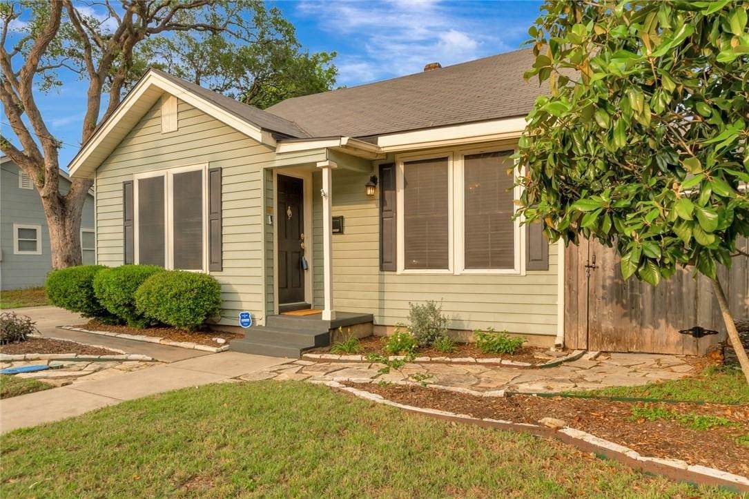 1702 Vine Street - Photo 1