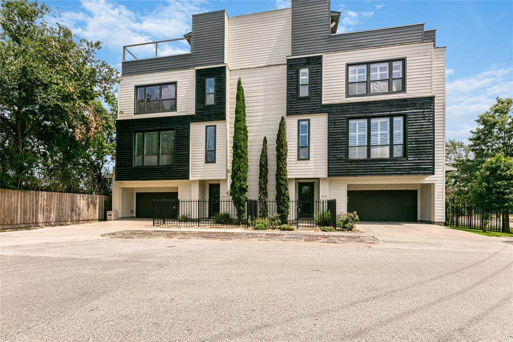 1047 8th Street - Photo 1