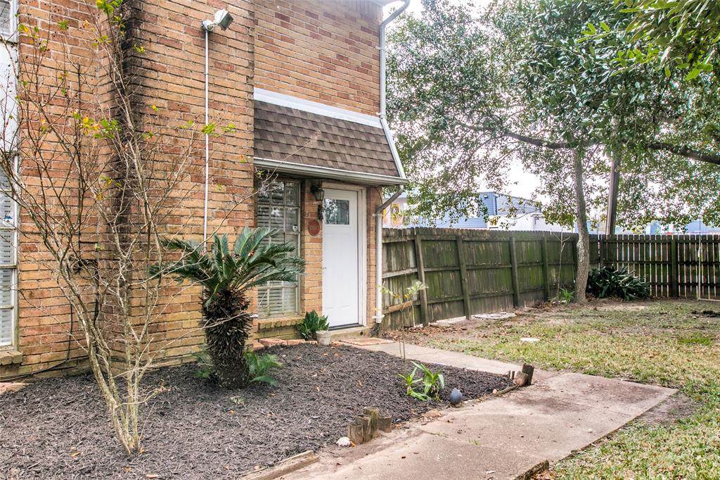 11803 Algonquin Drive - Photo 1