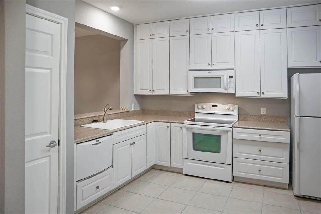 2815 Kings Crossing Drive - Photo 1