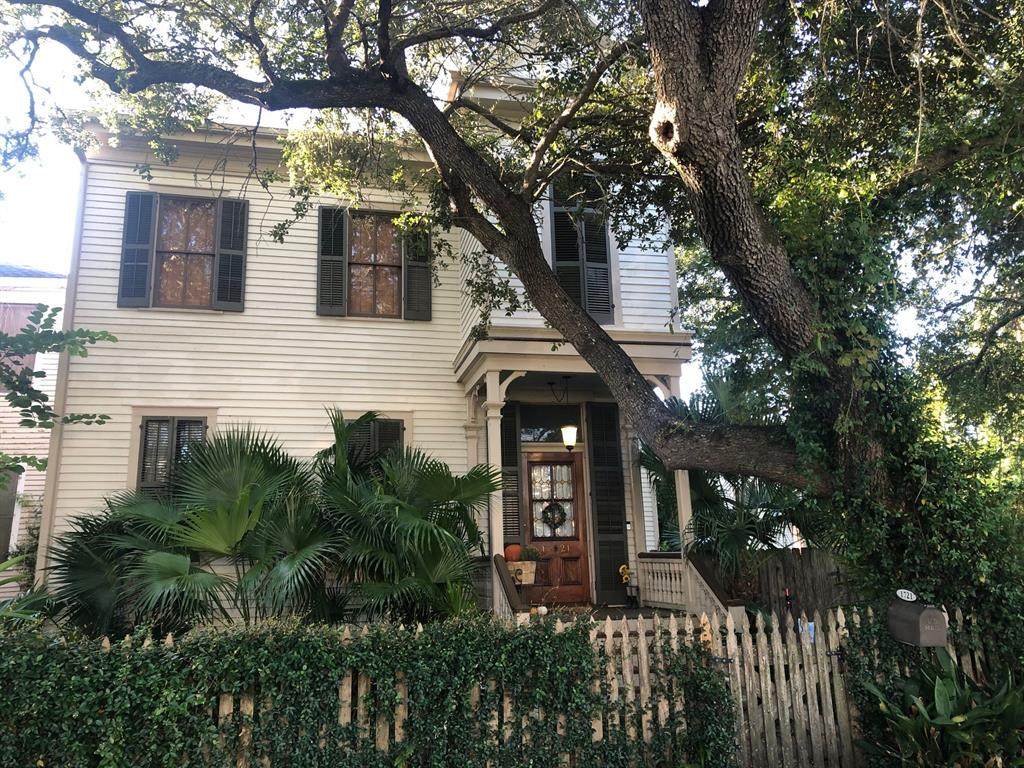 1721 Avenue K - Photo 1