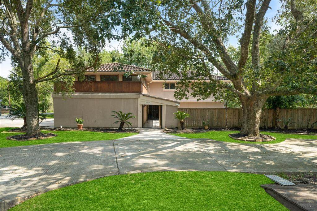 1207 Thomas Drive - Photo 1