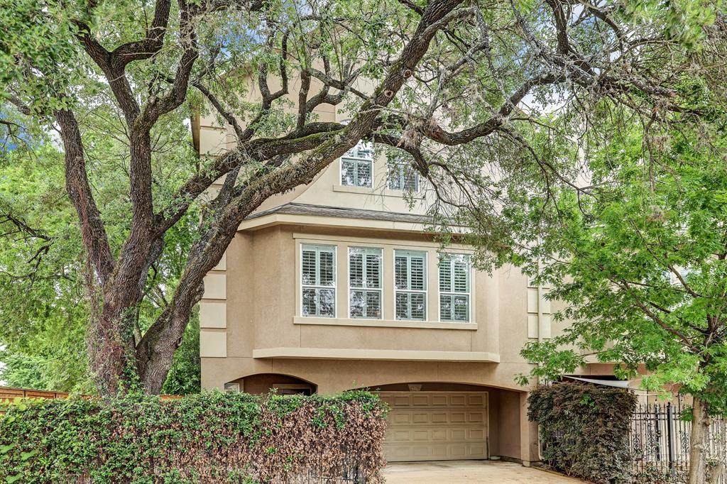 918 Detering Street - Photo 1