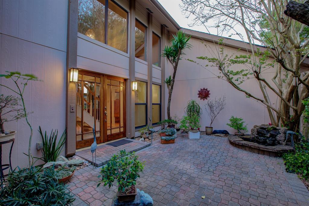 1635 Creekside Drive - Photo 1