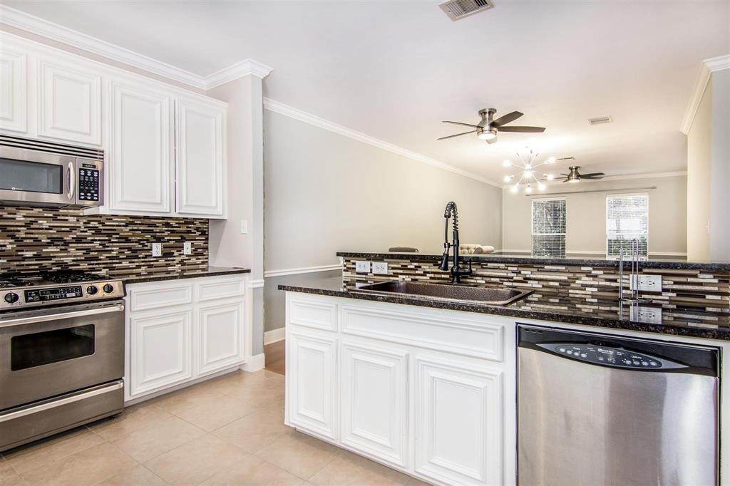 1720 Elgin Street - Photo 1