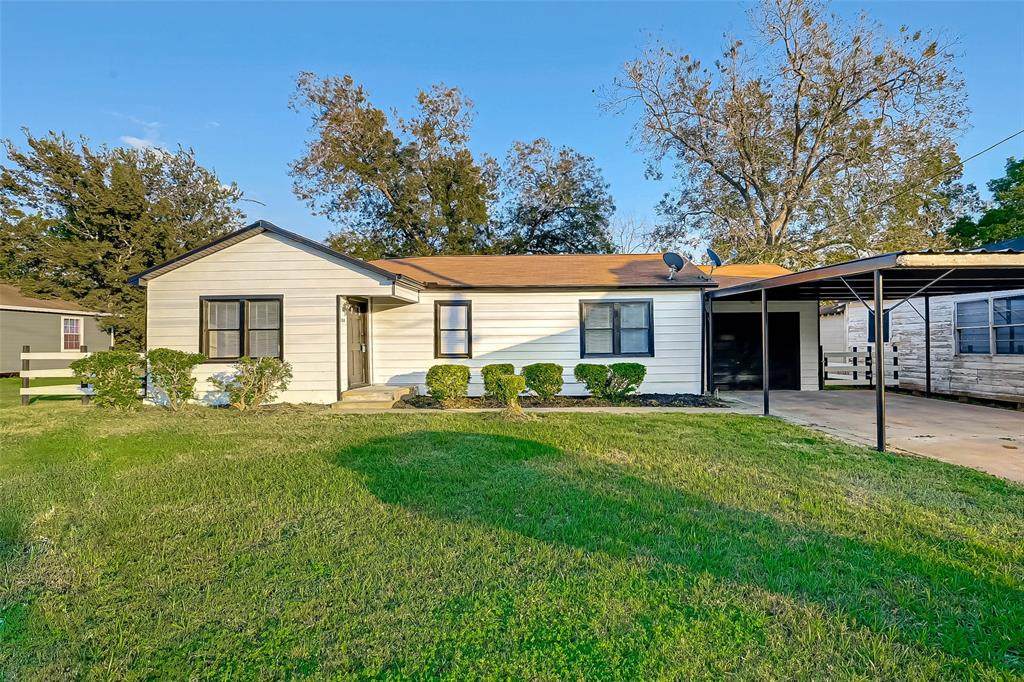 624 Branch Street - Photo 1