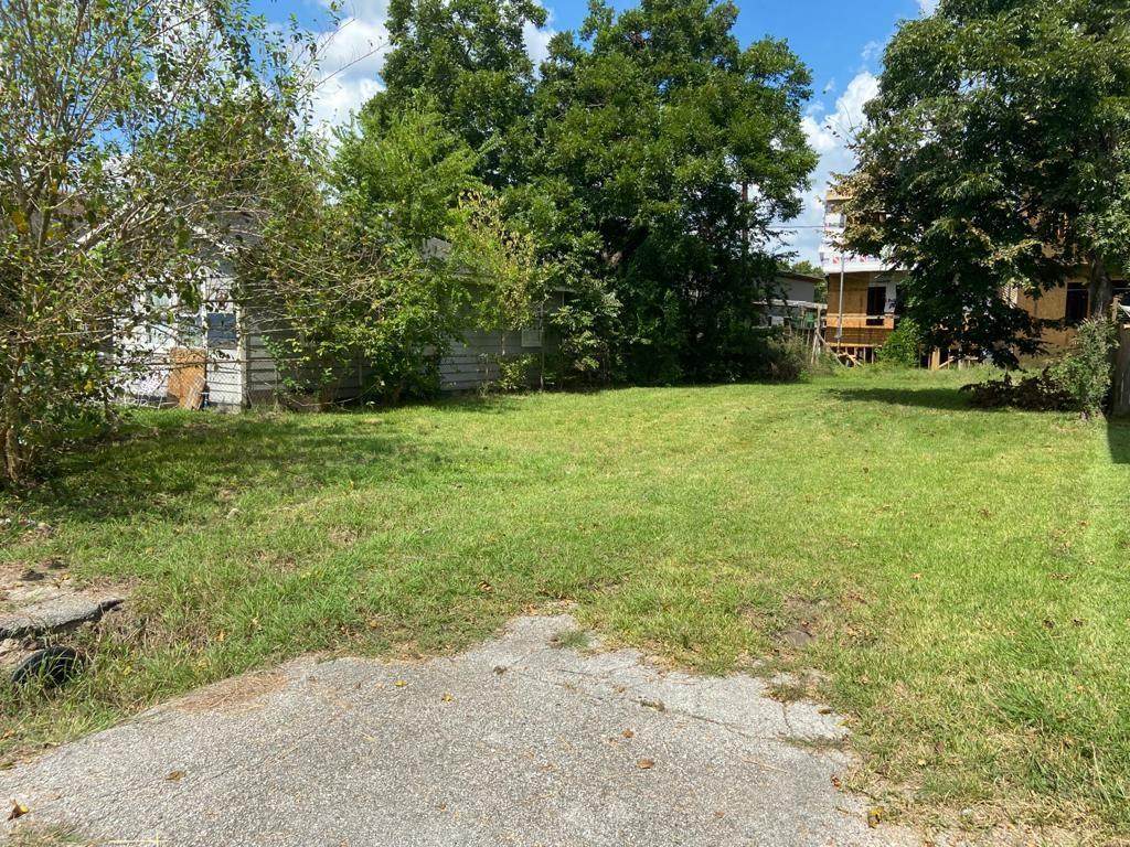 811 36th Street - Photo 1