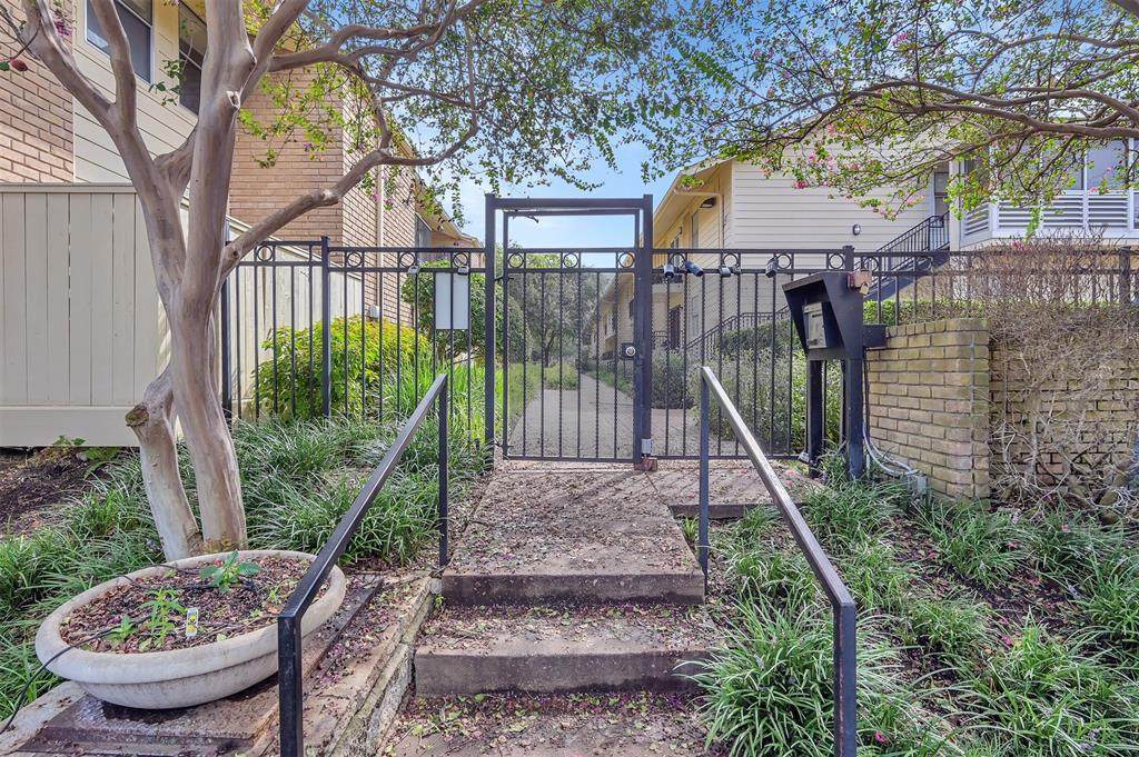 3131 Cummins Street - Photo 1